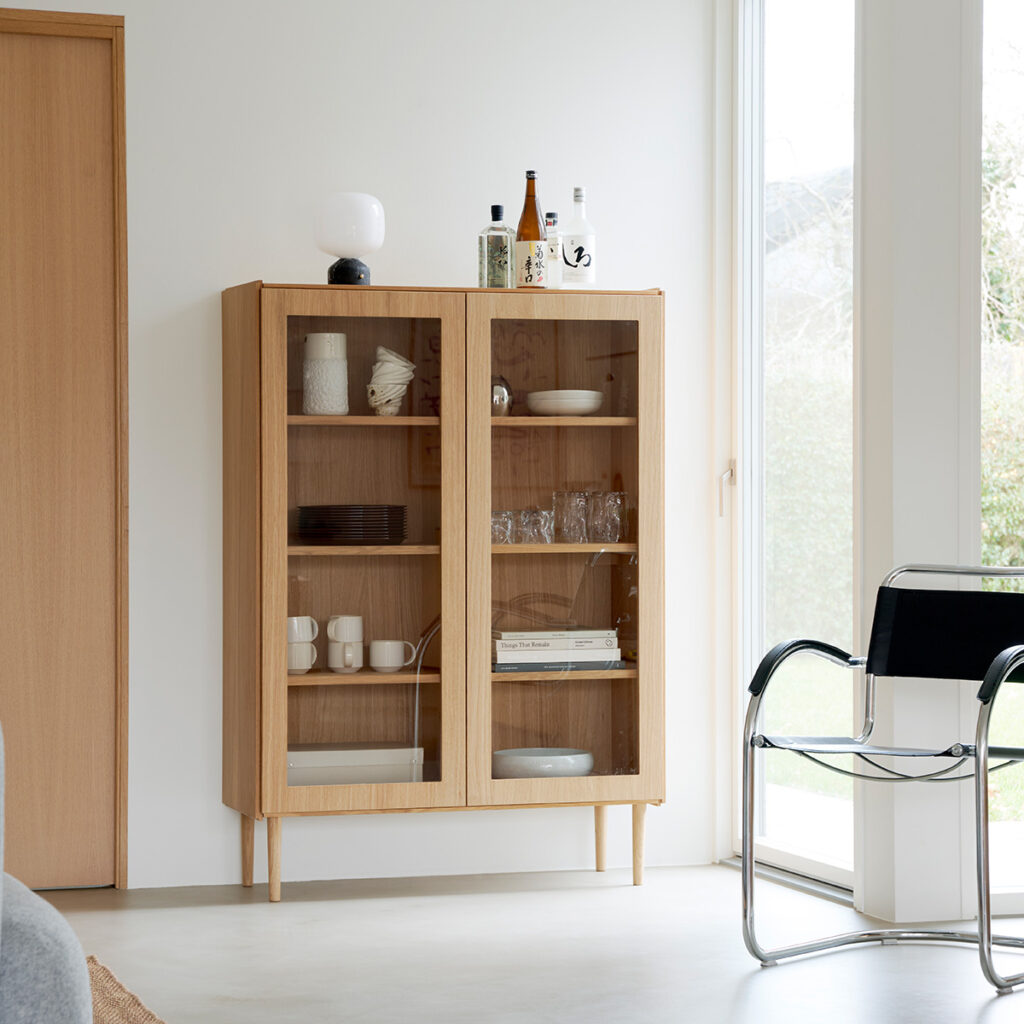 Vitrineskab fra Plauborg furniture i olieret eg